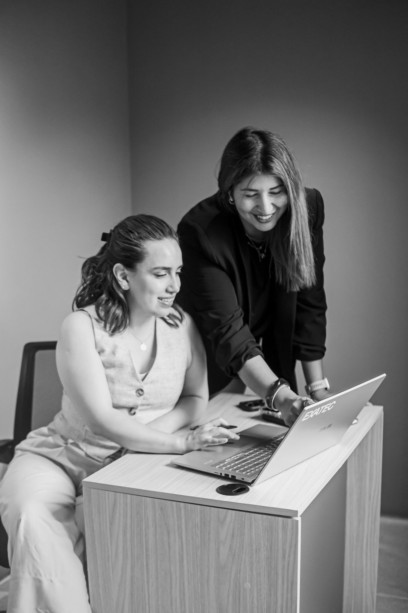 Andrea y Karina en las oficinas de ARKA Consulting